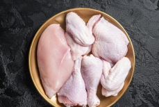 Нужно ли мыть курицу перед приготовлением — кардиолог дал точный ответ