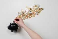 Каким знакам зодиака лучше не давать в долг