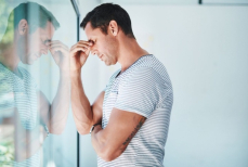 Мгновенно успокаивает. Врач-травматолог раскрыла простой приём от приступов тревоги