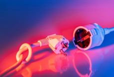 Эти четыре прибора не нужно выключать из розетки на ночь — вот почему