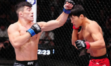 Быстрым нокаутом закончился бой чемпиона в UFC. Видео