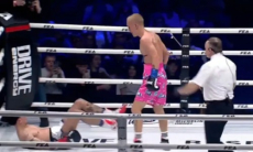 Даня Милохин во время боя по боксу поиздевался над соперником после падения. Видео