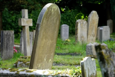 Можно ли брать вещи с кладбища домой. Об этом знают единицы