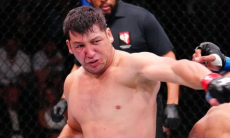 Казахстанец узнал хорошую новость после поражения в дебюте в UFC