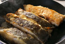 Нужно ли закрывать крышку во время жарки рыбы