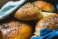 Никогда не выбрасывайте хлеб — вот почему это запрещено делать