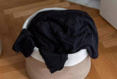 Добавляем перед стиркой пищевой продукт — и черные вещи сохраняют глубокий цвет надолго