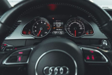 Одно простое действие снижает расход на несколько процентов — как хитрые водители экономят на топливе