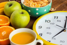Во сколько нужно завтракать, чтобы жить дольше? Названо самое лучшее время