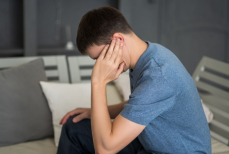 Почему горят уши. Названы 15 возможных причин