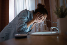 Какой водой полезнее умываться — горячей или холодной?