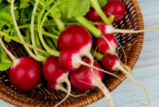 Никогда не делайте это с редиской перед хранением — из-за этой ошибки она моментально портится