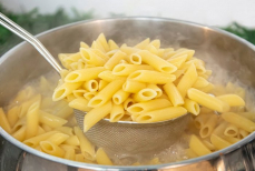 Шеф-повар раскрыл способ идеального приготовления макарон — никогда не слипнутся при варке