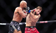 Разгромом обернулся дебютный бой россиянина в UFC