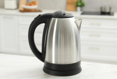 Опасная ошибка. Почему нельзя чистить чайник лимонной кислотой 