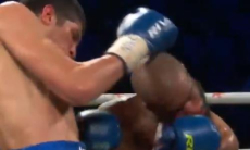 Нокаутом обернулась защита титулов чемпиона мира WBC и WBO в главном событии вечера бокса в США. Видео