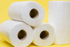 Зачем нужно класть в холодильник бумажные полотенца — полезный лайфхак