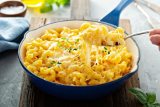 Посыпьте макароны не сыром, а этим продуктом — получится гораздо вкуснее