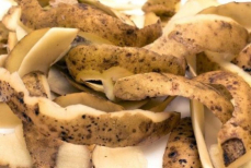 Перестаньте выбрасывать картофельные очистки. Они на вес золота