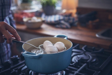 Вкрутую, всмятку и в мешочек. Как правильно варить яйца