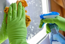 Назван эффективный способ чистки зеркал без бытовой химии — будут блестеть как после профессионального клининга