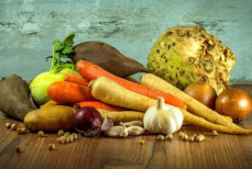 Стоит копейки и доступен круглый год. Диетологи назвали самый полезный овощ — он есть в каждом магазине