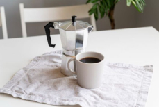 Не сразу после пробуждения. Названо время, когда стоит пить утренний кофе