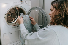 Эти шесть неожиданных вещей всегда нужно стирать в сетчатом мешке