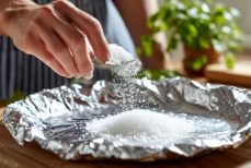 Соль и фольга очистят всё — никакой химии, отмываем весь дом легко