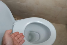 Что делать, если вода постоянно течет в унитаз — быстрое и простое решение