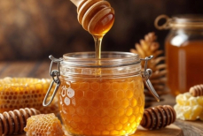 «Это не помогает». Доктор Мясников объяснил, в каких случаях мед бесполезен