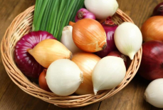 Чем отличается красный лук от обычного. Врач раскрыла, что лучше выбирать