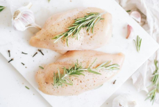 Как правильно размораживать курицу — один метод является опасным
