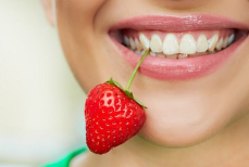 Врач перечислила самые опасные для зубов продукты