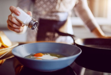 Пристрастие к соленому повышает риск ожирения