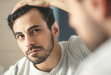 Ученые выяснили, что нарциссы проявляют возбудимость во время разговоров о себе