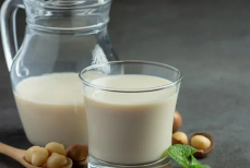 Стало известно, как тело реагирует на употребление соевого молока