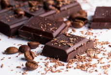 Не ешьте темный шоколад на ночь — вот почему