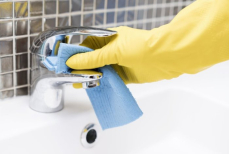 Неожиданный способ убрать налёт с кранов — ваша кухня заблестит