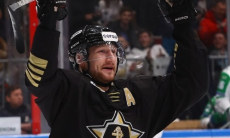 Хоккеист сборной Казахстана забросил вторую шайбу в текущем плей-офф КХЛ