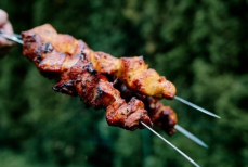 «Самый вкусный». Доктор Мясников назвал идеальное мясо для шашлыка