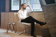 Нога на ногу — действительно ли эта поза так вредна для здоровья 