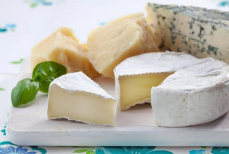 Диетолог назвал пять самых полезных сыров для здоровья