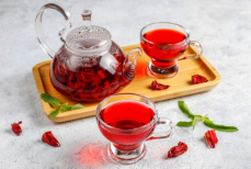 Чай каркаде можно заваривать несколькими способами — вкусовые качества меняются в зависимости от нюансов