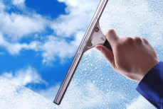 Эти «секретные» средства надолго сохранят чистоту ваших окон — будут сверкать без разводов