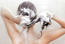 Сахар помогает при мытье головы — чайная ложка в шампунь и вы навсегда забудете о проблемах с волосами