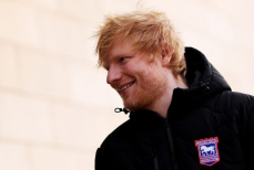 Известный артист показал себя без футболки и высмеял фитнес-блогеров. Фото