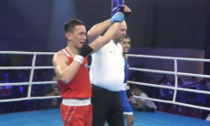Казахстанский боксер сенсационно победил чемпиона мира из Узбекистана и взял «золото». Видео