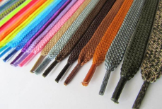 Почему не надо выбрасывать старые шнурки от обуви — раскрыты необычные способы их использования в быту