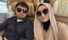 Елдос Сметов с семьей замечен в аэропорту другой страны. Фото